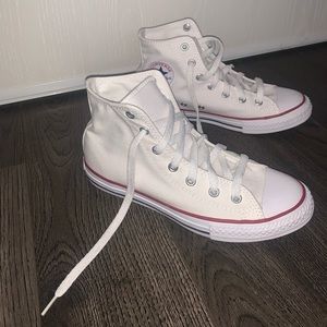 NEVER WORN White Hightop converse